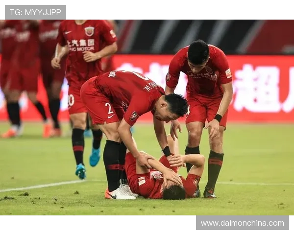 申花对上港的中超联赛激情对决