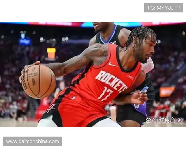 伦纳德精彩变向晃倒伊森强攻内线造成对手犯规引发全场欢呼 伦纳德精彩变向晃倒伊森强攻内线造成对手犯规引发全场欢呼